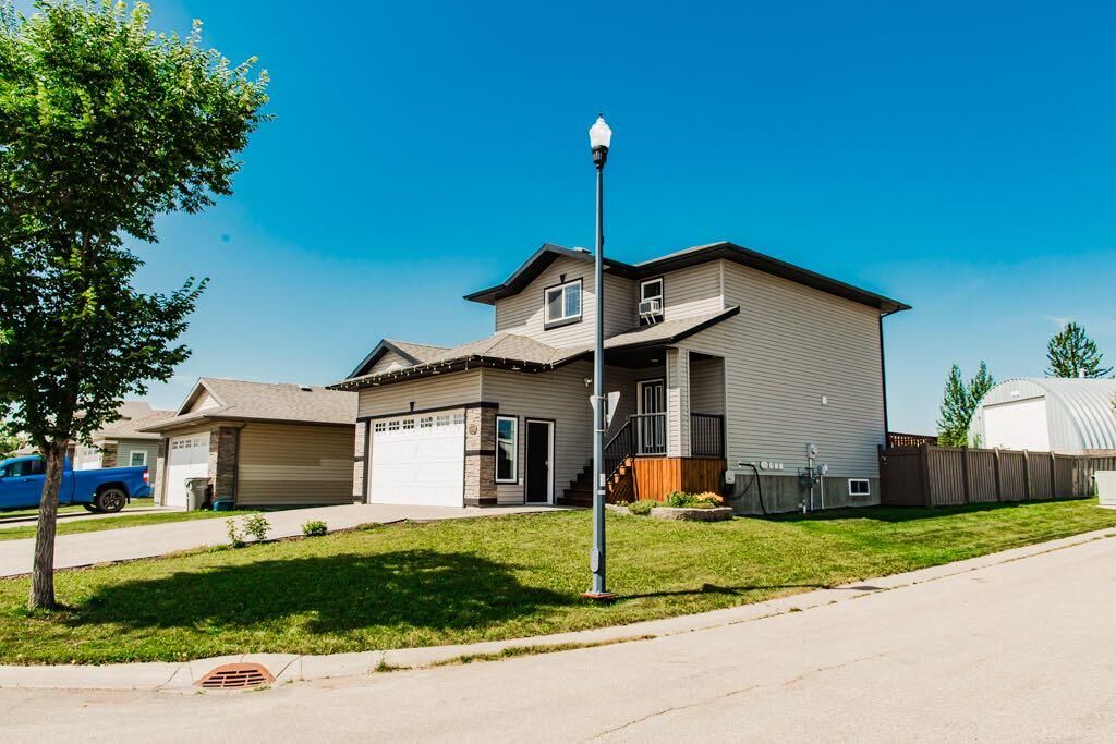 Property Photo: 11726 Copperwood Road AB T8X 0H4