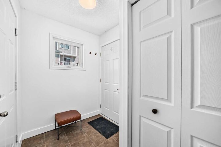 Property Photo: 7171 Coach Hill Road SW 2906 AB T3H 3R7