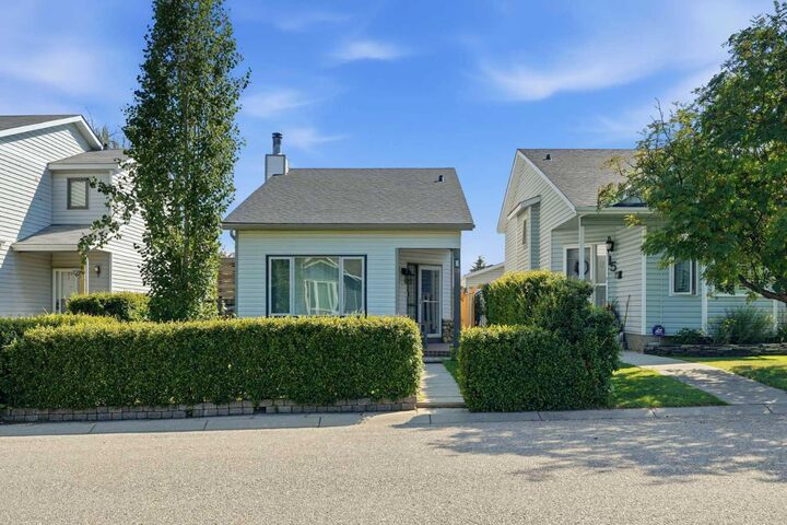 Property Photo: 19 Millcrest Way SW AB T2Y 2M4