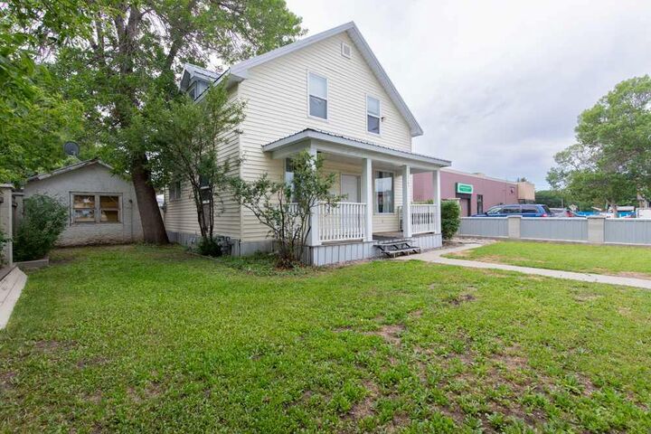 Property Photo:  1312 4 Avenue N  AB T1H 0L2 