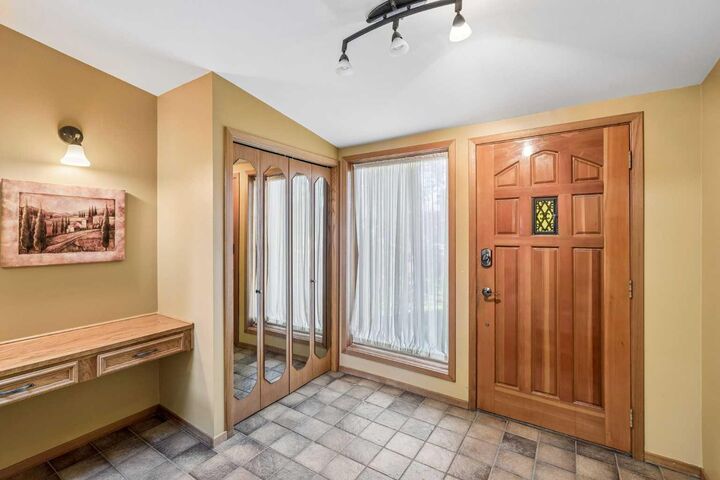 Property Photo: 31 Edgehill Bay NW AB T3A 2X2