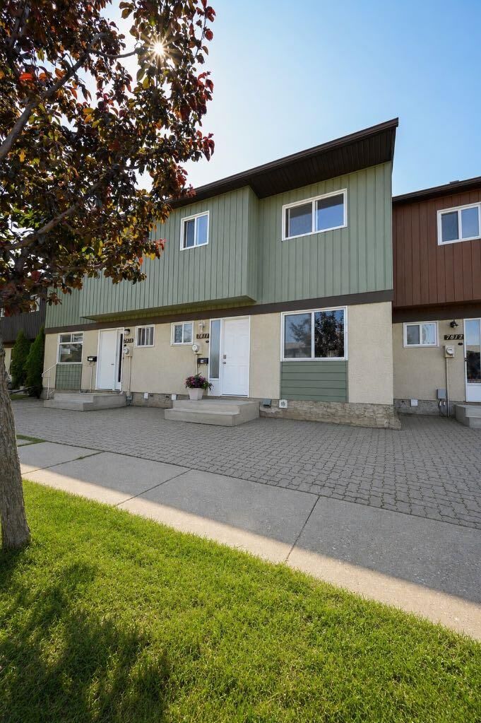 Property Photo:  7811 Cedarwood Park  AB T8V 4R8 