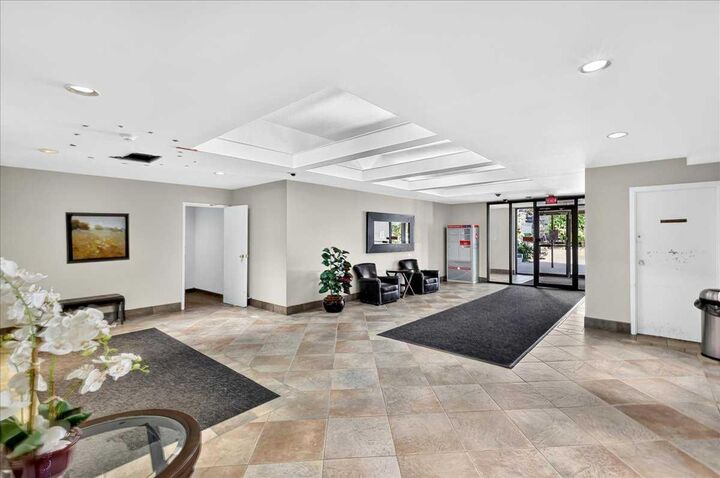 Property Photo:  1011 12 Avenue SW 204  AB T2R 0J5 