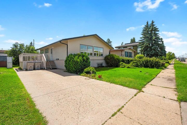 5607 43 Street — photo 1