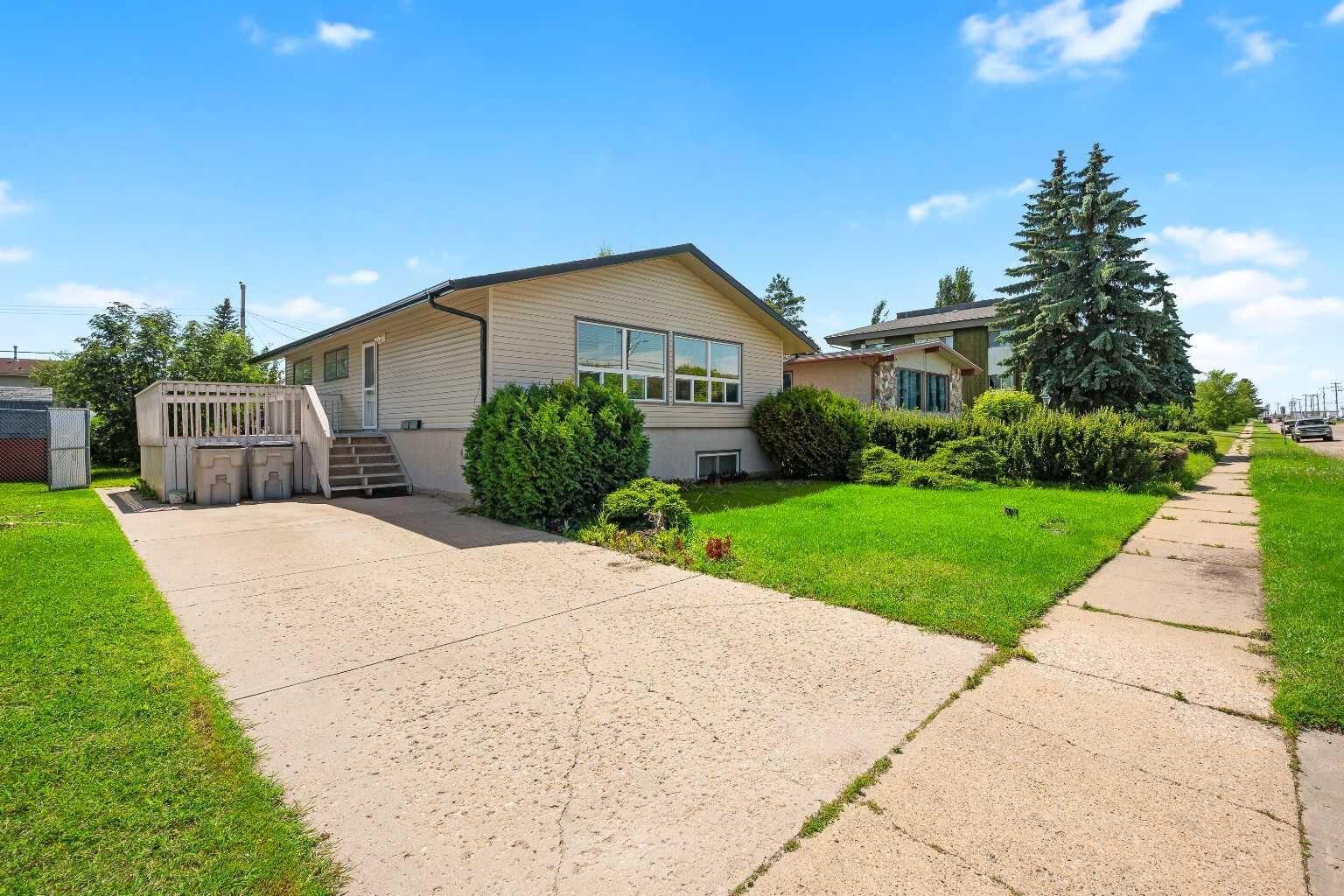 Property Photo: 5607 43 Street AB T9V 0A5