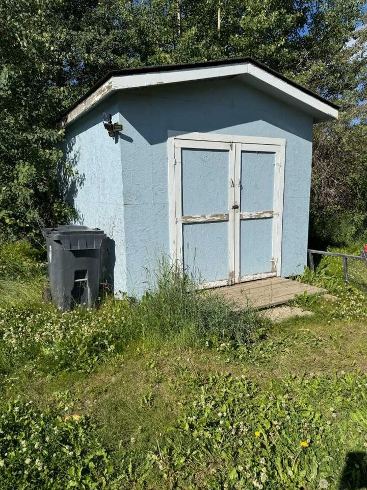 Property Photo:  9721 107 Street  AB T0H 2C0 