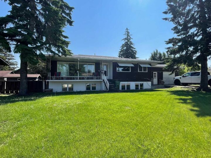 Property Photo: 4605 56 Avenue AB T9V 0Z9
