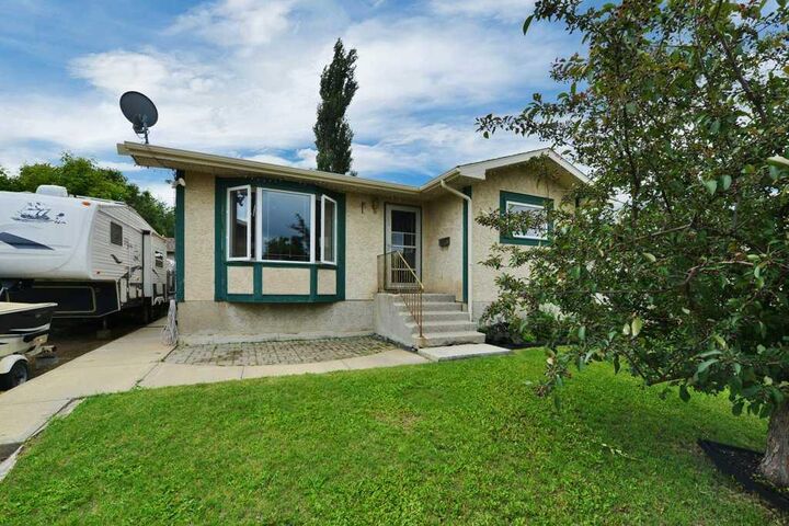 Property Photo: 11 Greenham Drive AB T4P 2K5