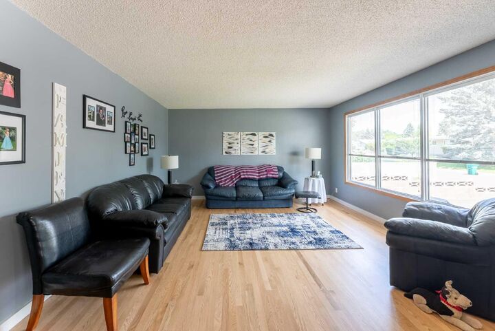 Property Photo:  2084 19 Street N  AB T1H 4B2 