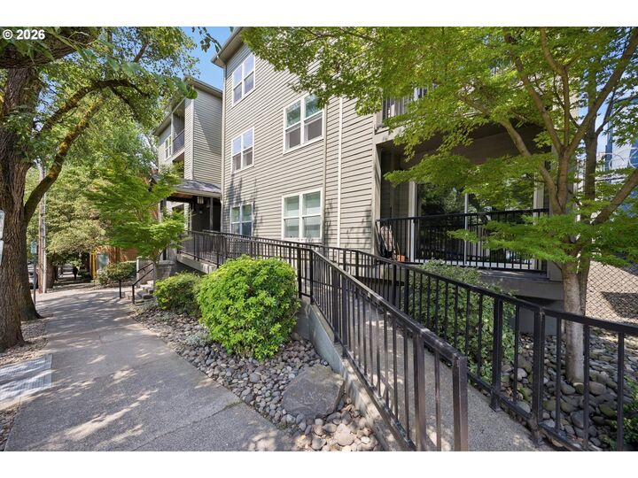 Property Photo:  1441 SW Clay St 210  OR 97201 