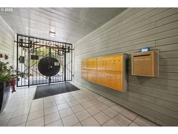 Property Photo:  1441 SW Clay St 210  OR 97201 