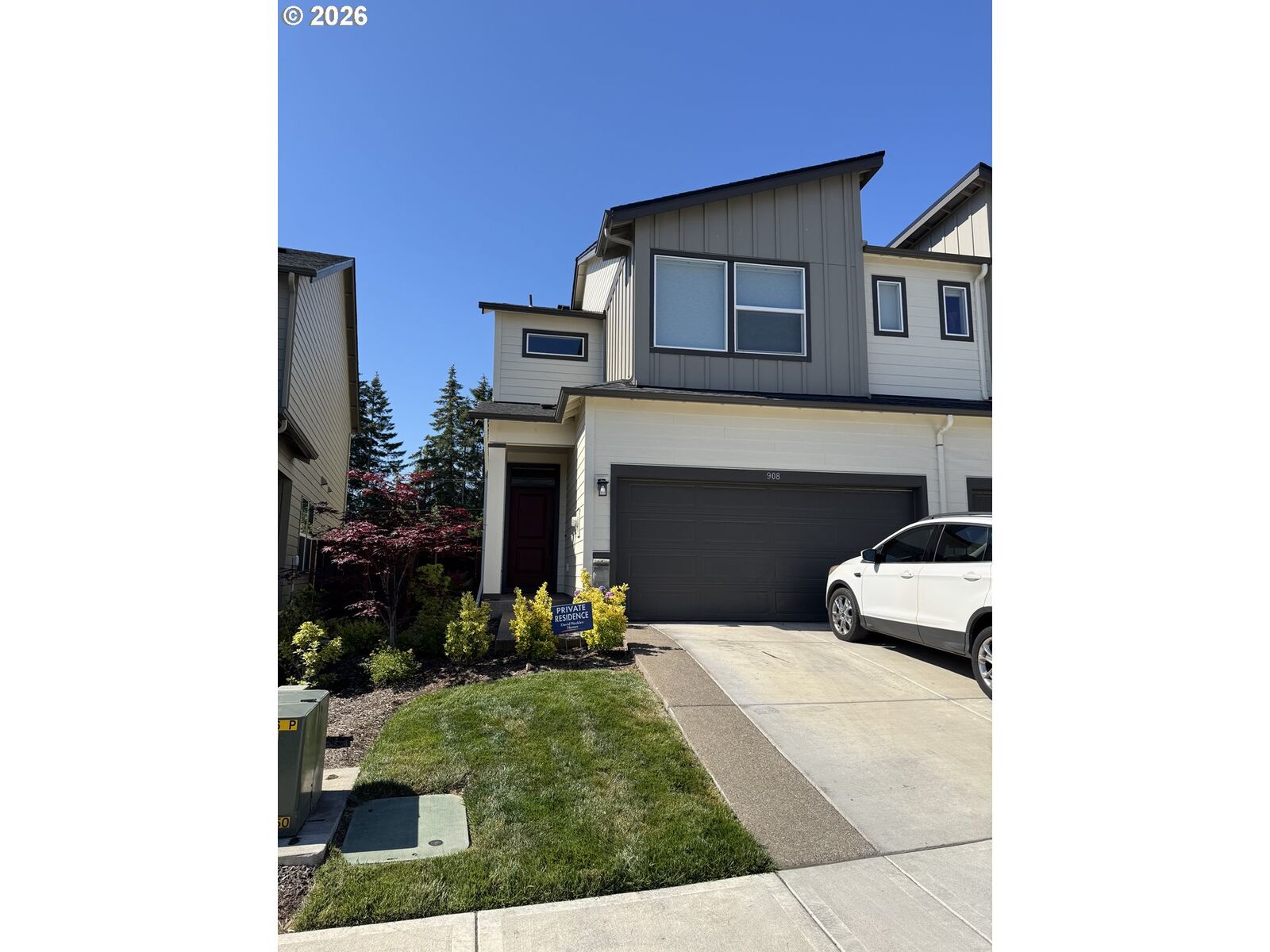 Property Photo:  908 Rosebud Ct  OR 97116 