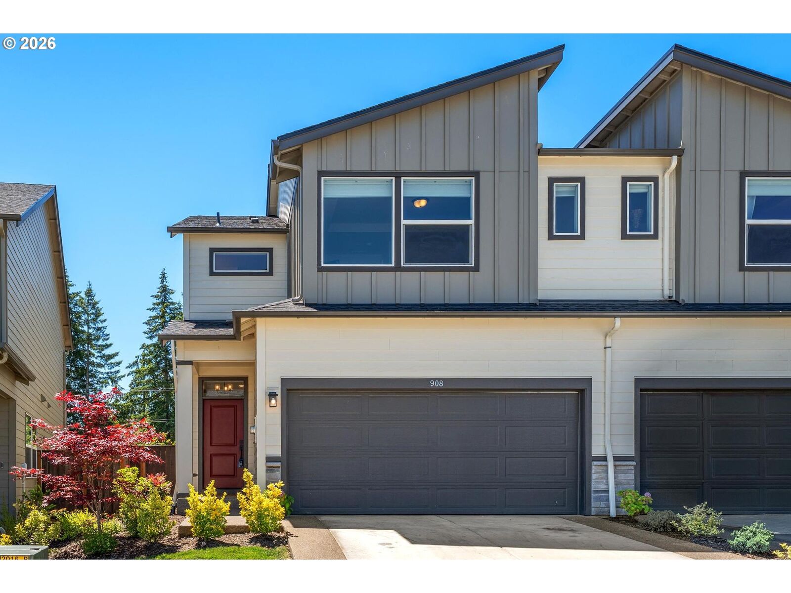 Property Photo: 908 Rosebud Ct OR 97116