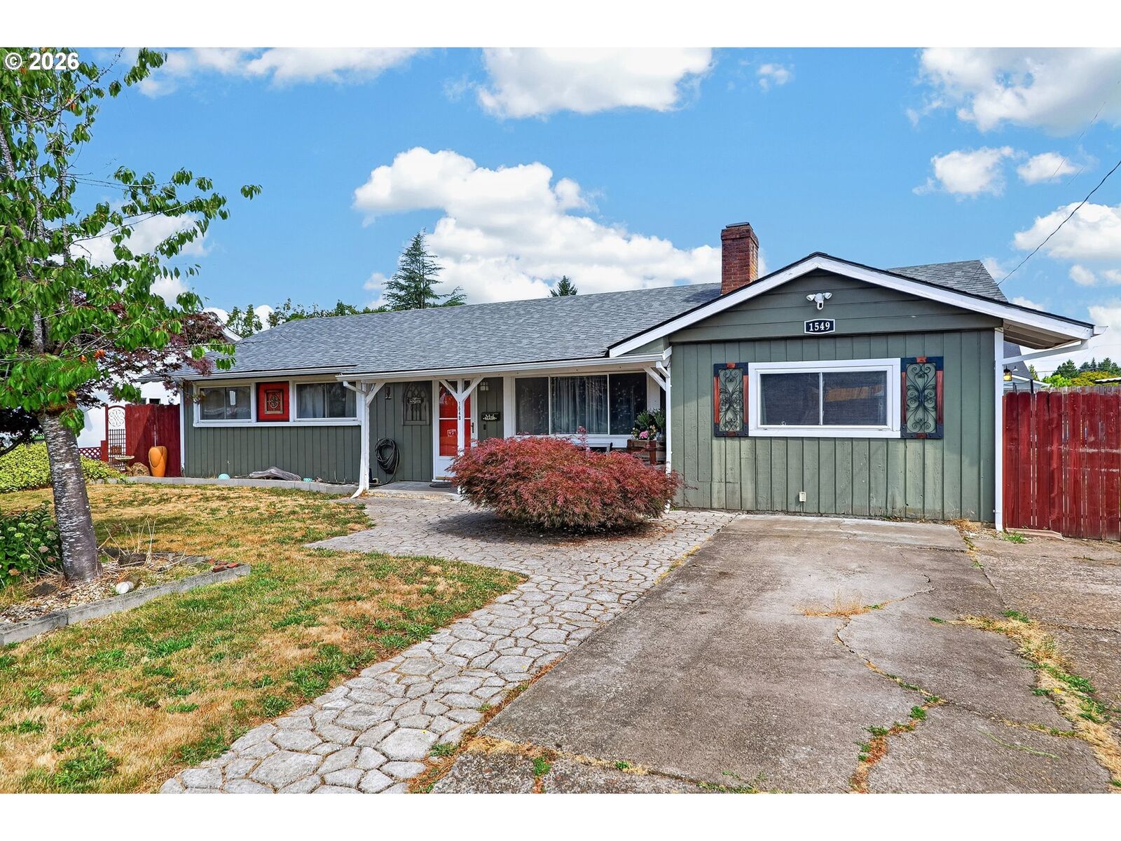 Property Photo:  1549 NE 9th St  OR 97128 