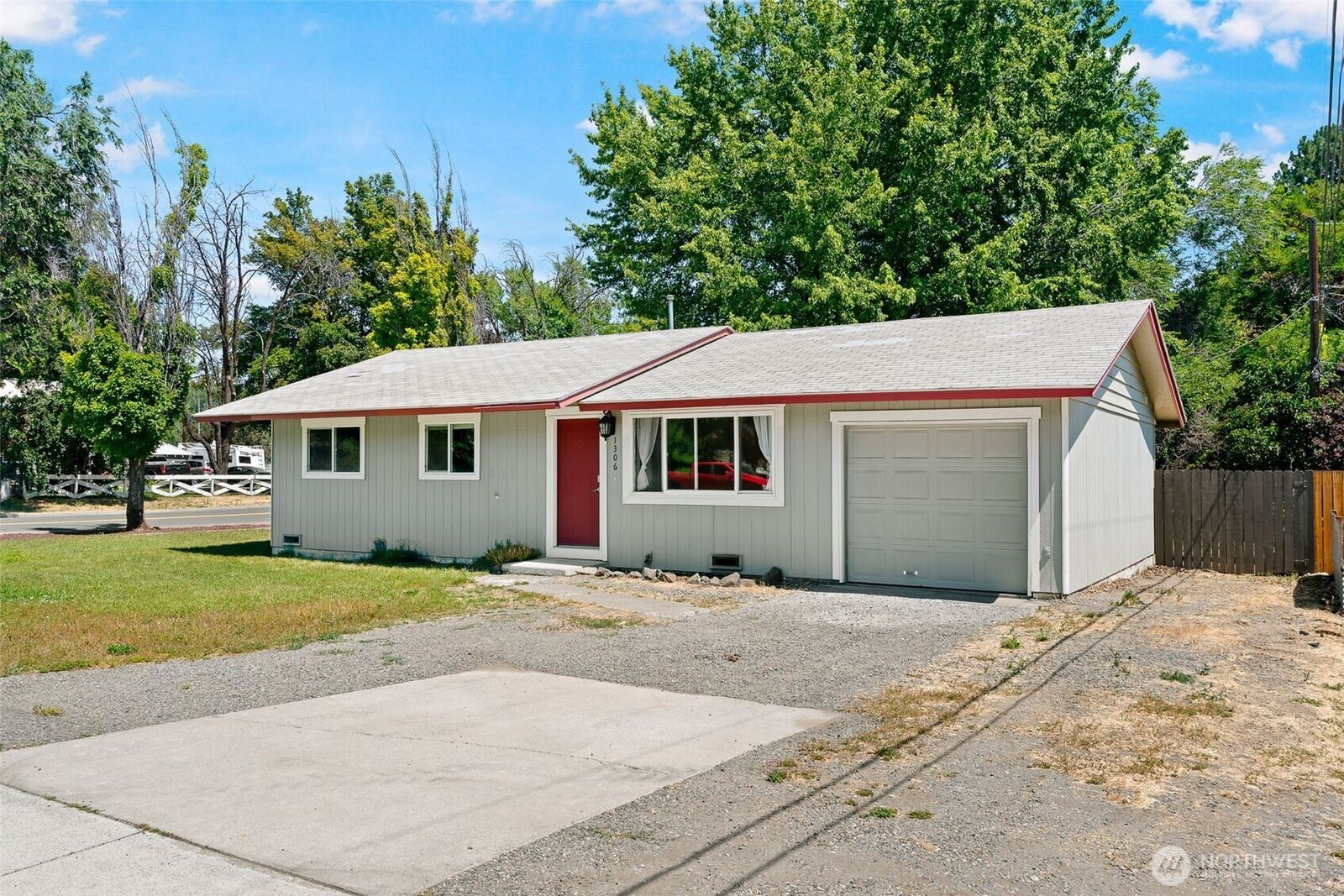 Property Photo: 1306 N Water Street WA 98926