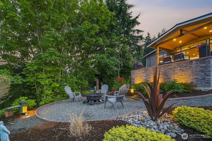 Property Photo: 4010 Burnham Dr WA 98332