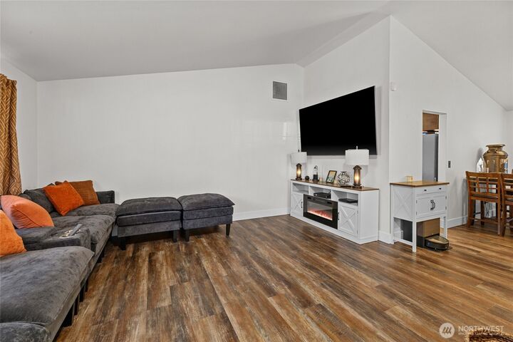 Property Photo: 27519 72nd Avenue E WA 98338