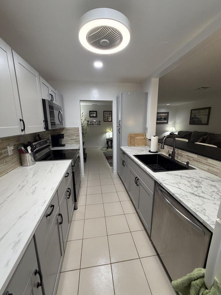 Property Photo: 14010 Nesting Way C FL 33484