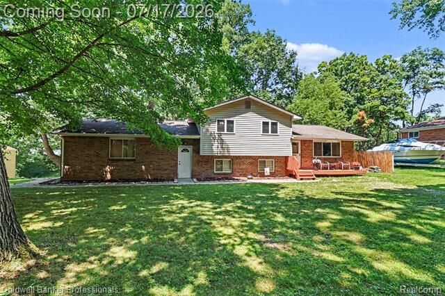 Property Photo:  1304 Rinoco Circle  MI 48327 
