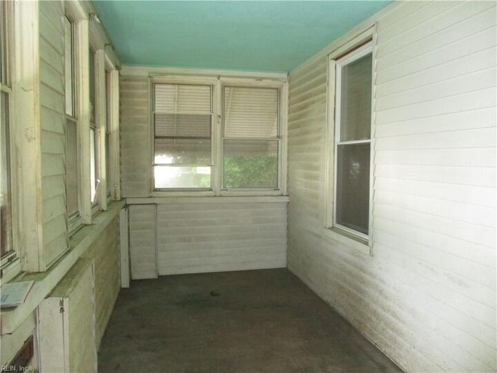 Property Photo:  2104 Elm Ave  VA 23704 