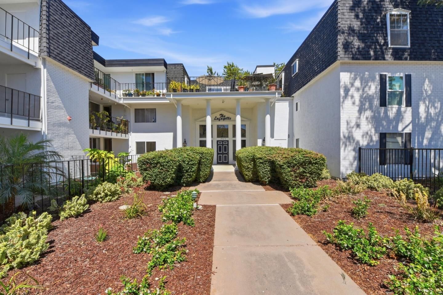 Property Photo:  1943 Mount Vernon Court 103  CA 94040 