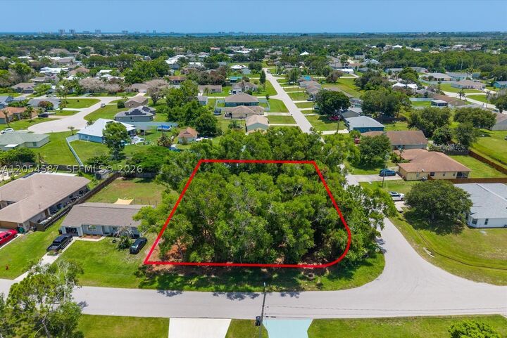 Property Photo: 2801 SE Leigh Ave FL 34952