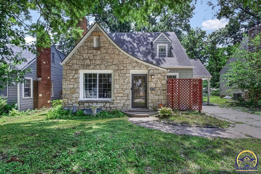 Property Photo: 3115 SW 11th St KS 66604