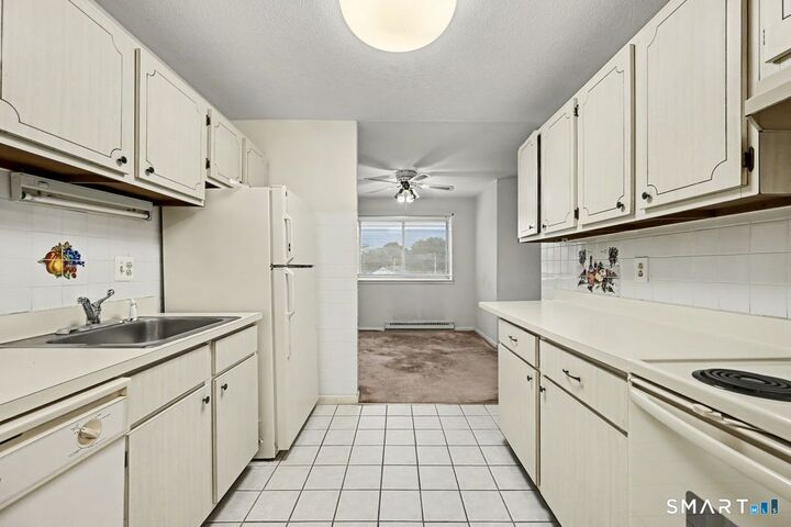 Property Photo: 1700 Broadbridge Avenue C33 CT 06614
