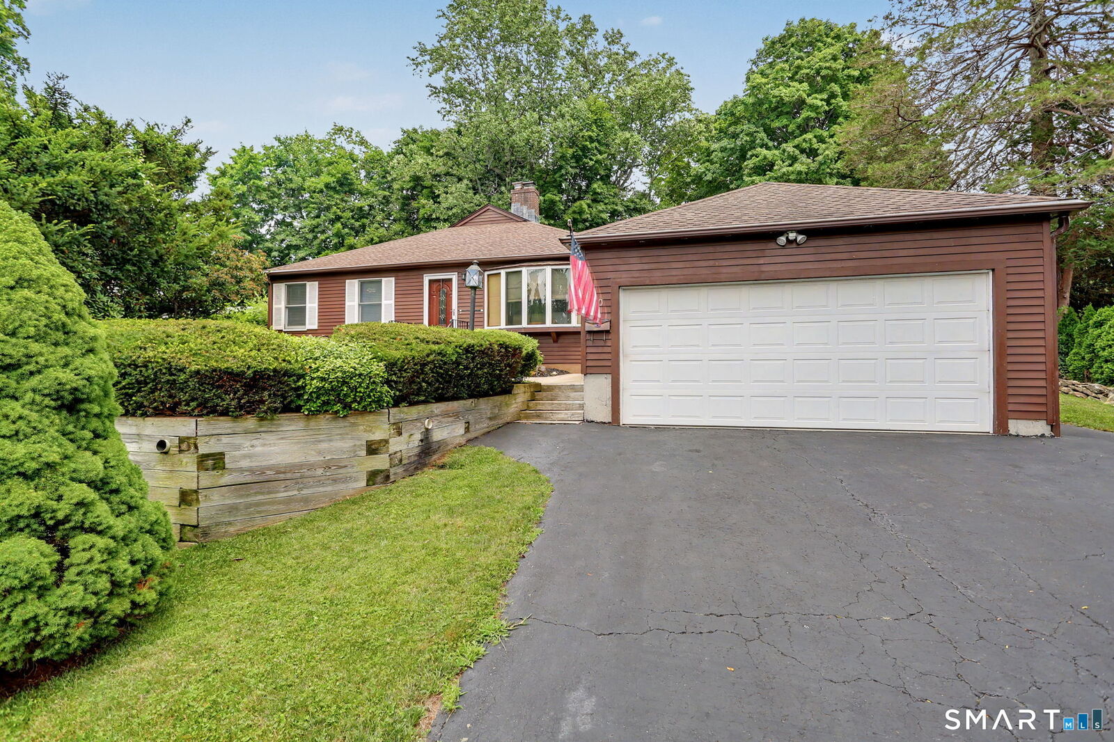 Property Photo:  10 Paulina Place  CT 06611 