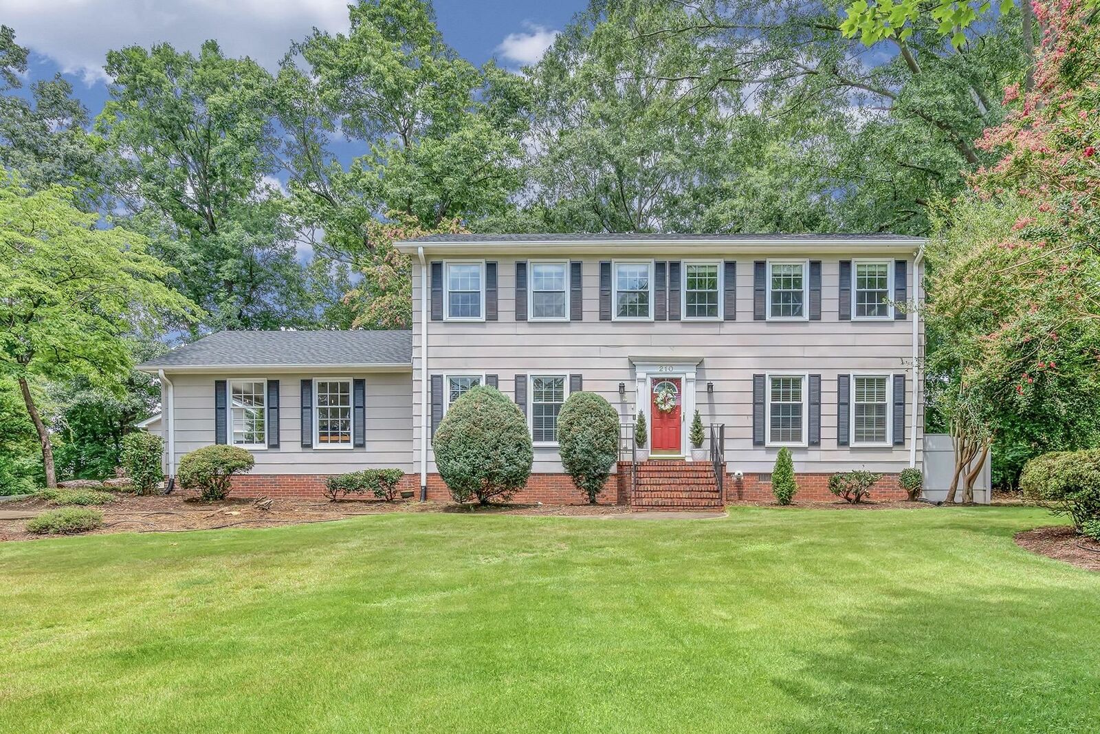 Property Photo:  210 Heathwood Drive  SC 29307 