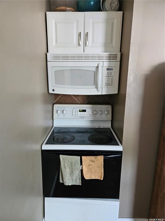 Property Photo: 1415 Bond Street SK S4N 1X2