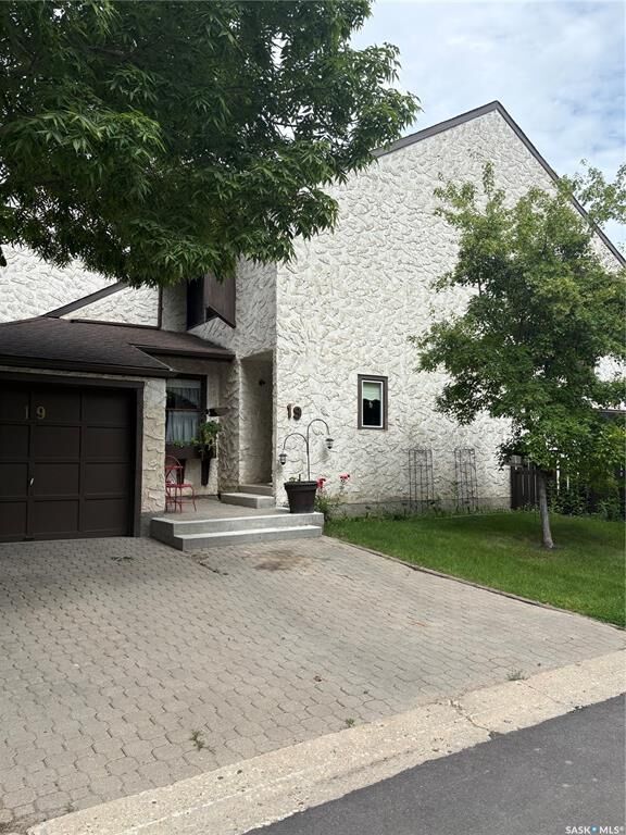 Property Photo:  19 Laverendrye Way  SK S4S 5Z9 