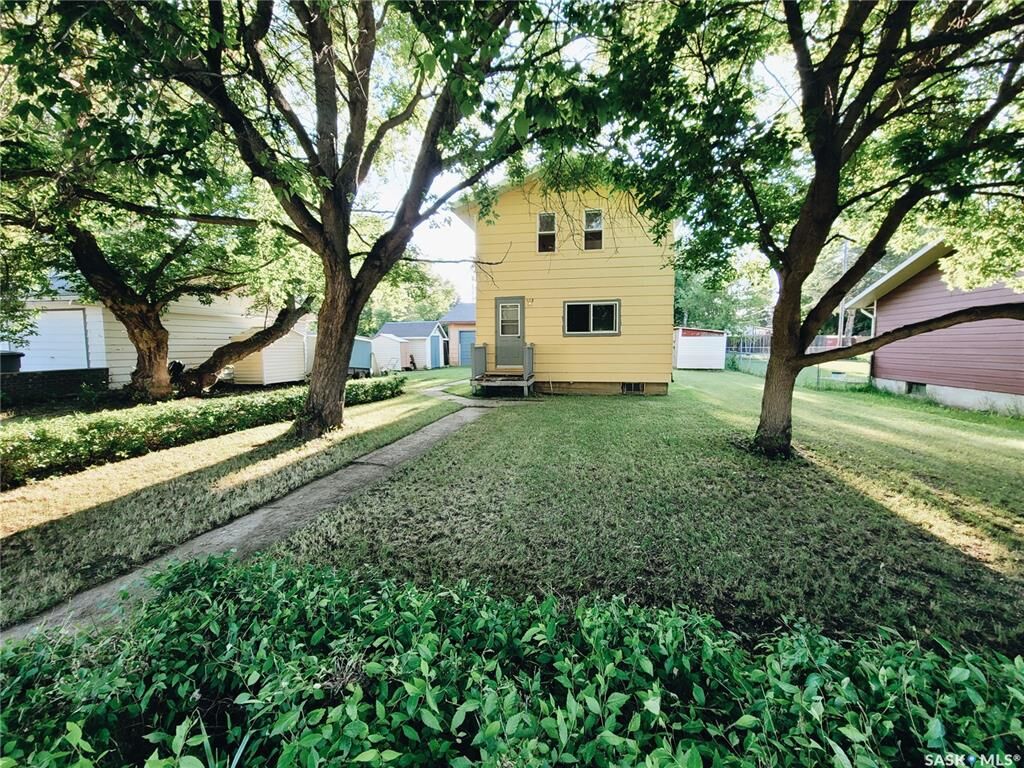 Property Photo: 420 3rd Street SK S0K 1J0