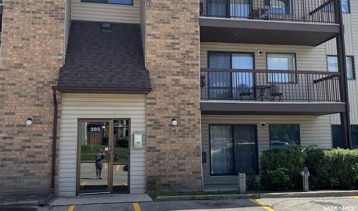 Property Photo:  385 Kingsmere Boulevard  SK S7J 4J6 