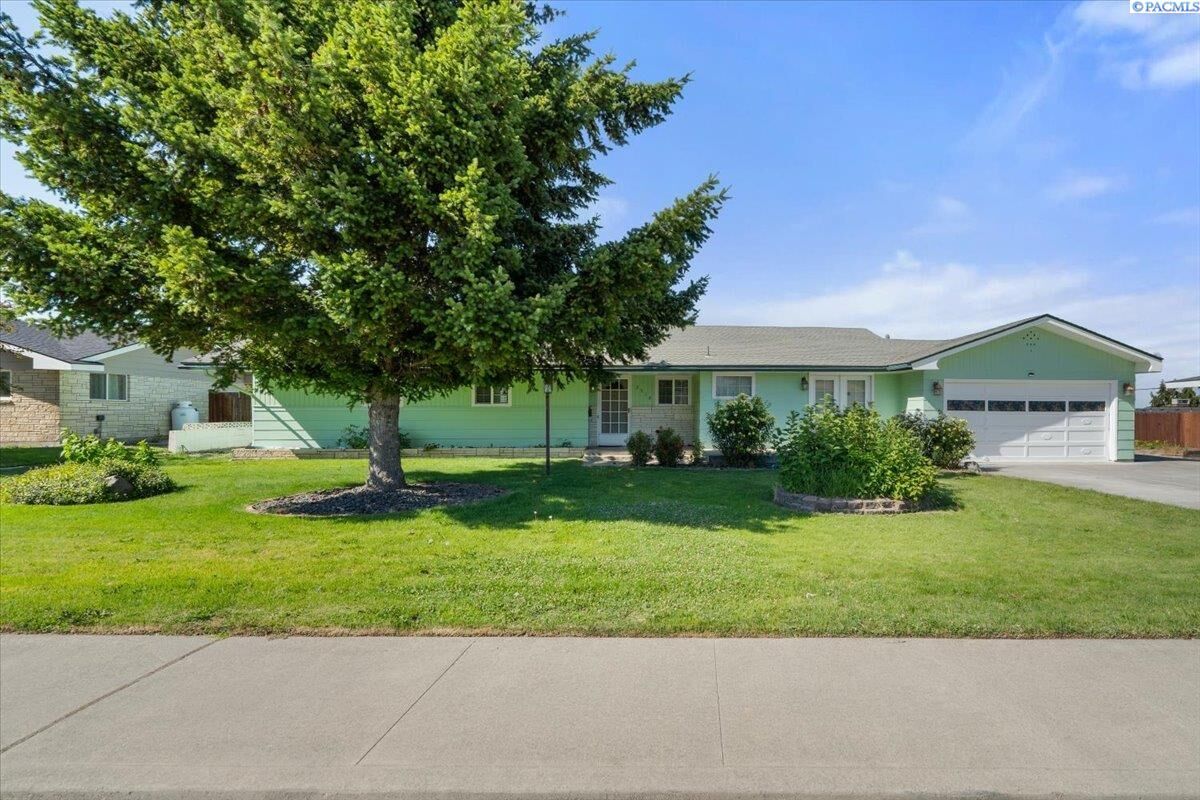 Property Photo: 2918 W Metaline Pl WA 99336