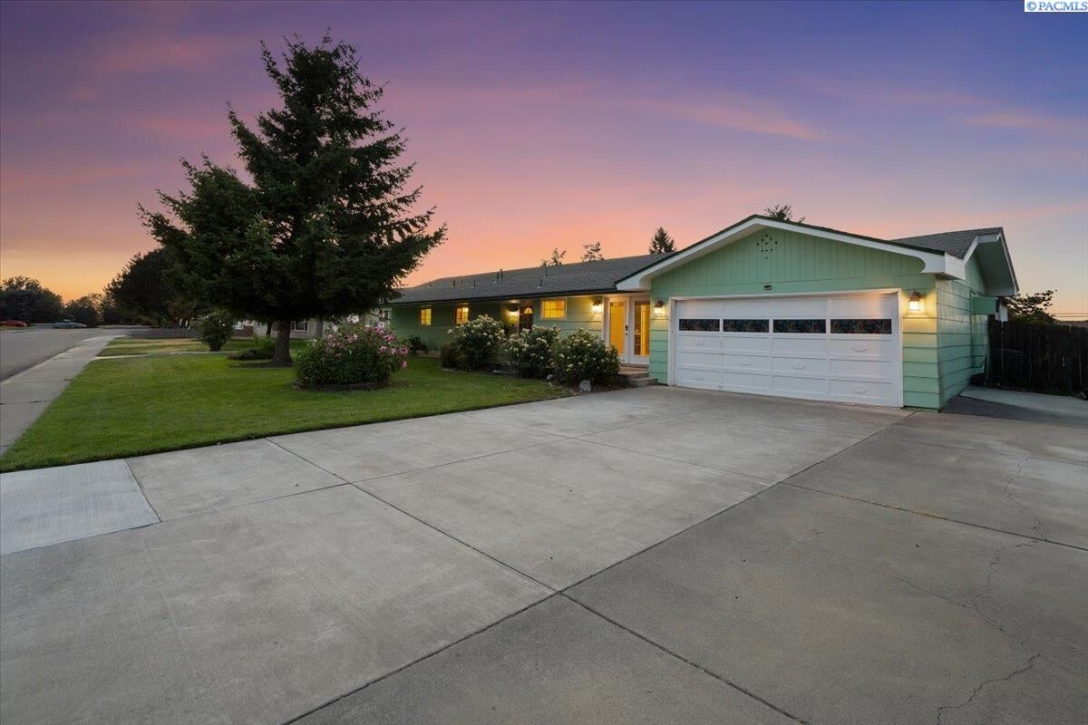 Property Photo: 2918 W Metaline Pl WA 99336