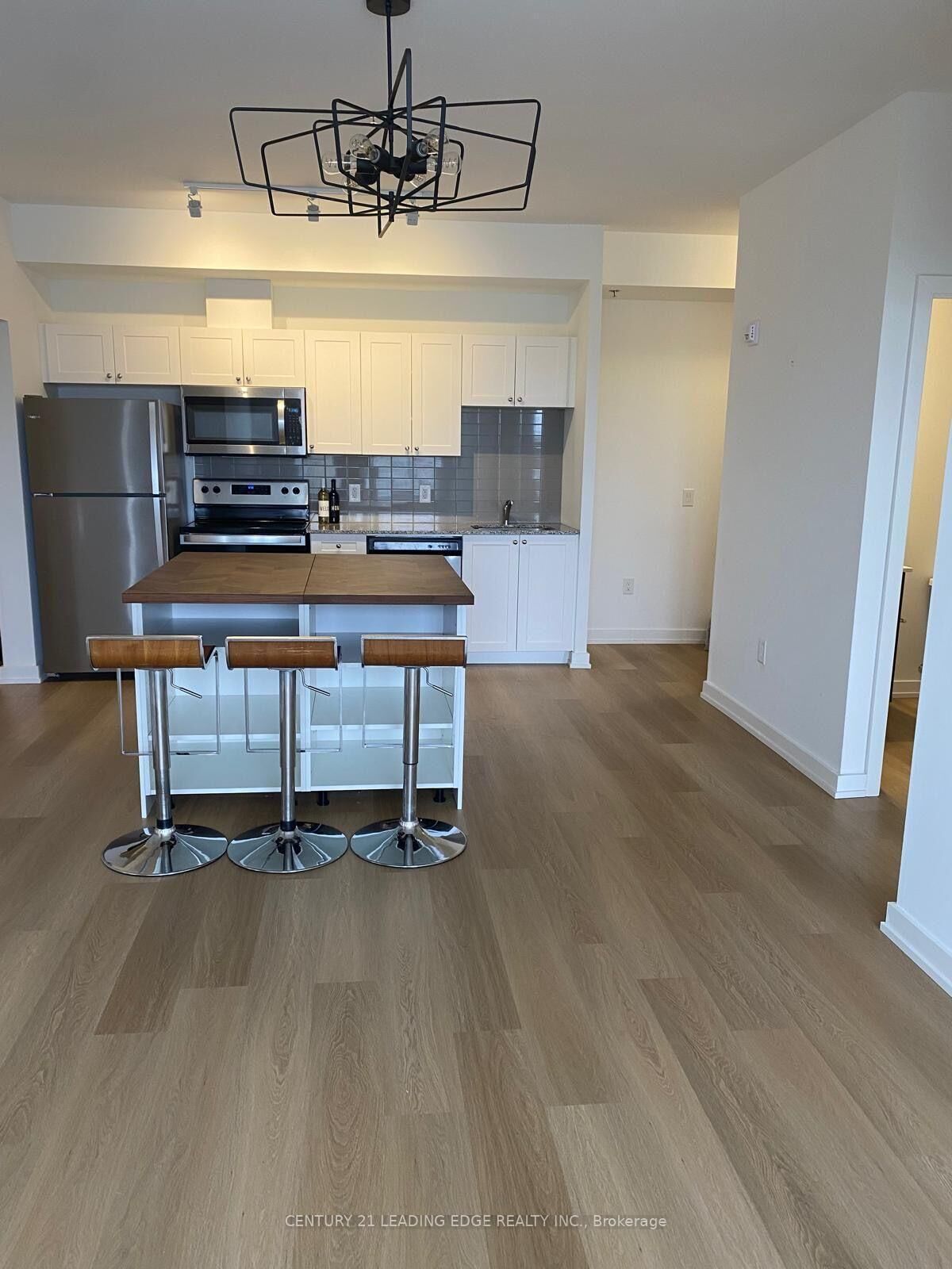 Property Photo:  430 Essa Road 220  ON L9J 0M1 