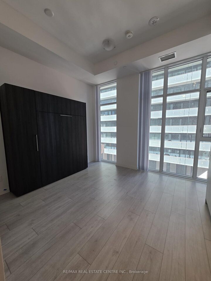 Property Photo: 400 King Street W 901 ON M5V 1K2