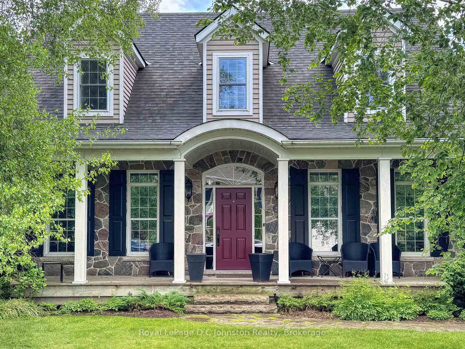 Property Photo:  207 Beacon Lane  ON N0H 2L0 