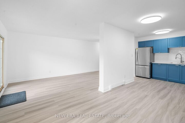 Property Photo:  2440 Bromsgrove Road 6  ON L5J 4J7 