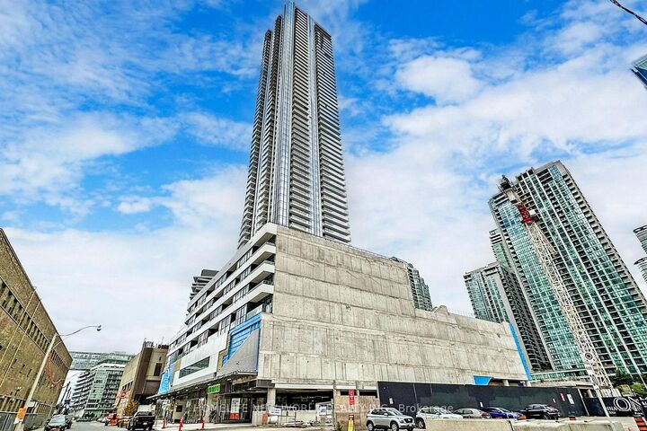 Property Photo:  28 Freeland Street 4106  ON M5E 0E3 