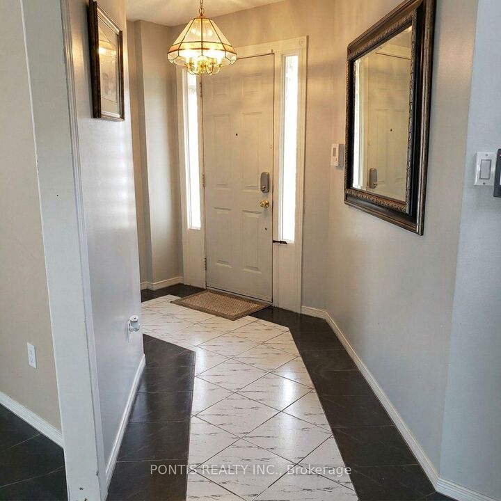 Property Photo: 2538 Raglan Court ON L5M 5L5