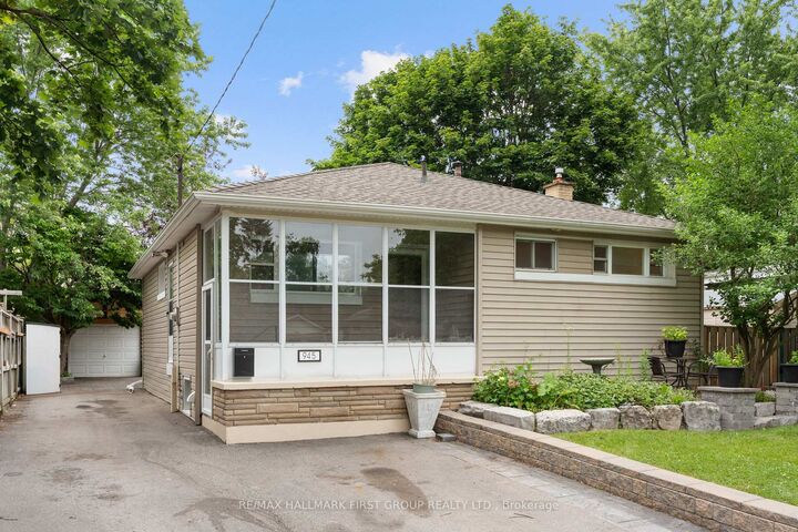 Property Photo: 945 Donovan Crescent ON L1N 3G4