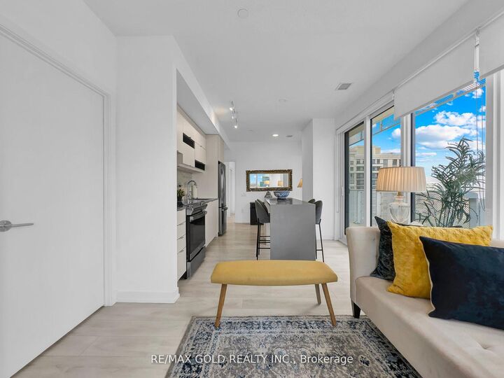 Property Photo:  4065 Confederation Parkway 1208  ON L5B 0L4 