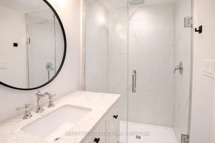 33 Chilton Drive — photo 1