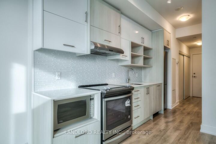Property Photo: 150 Fairview Mall Drive 603 ON M2J 0E7