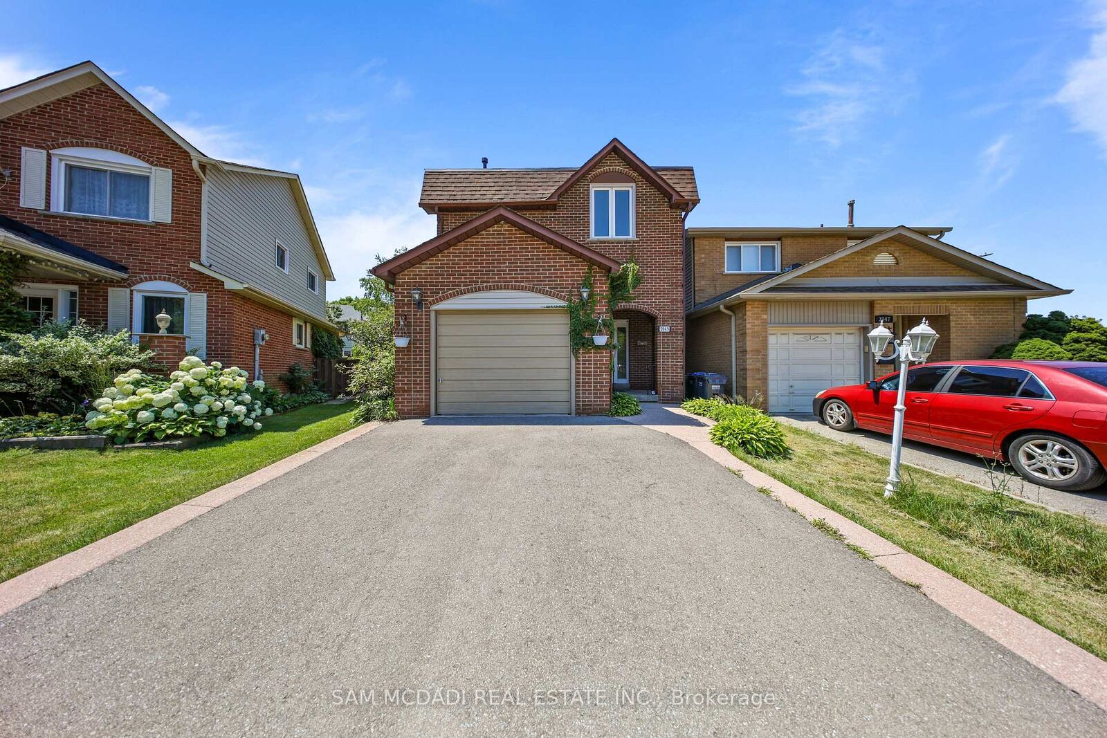 Property Photo: 3949 Teakwood Drive ON L5C 3L2