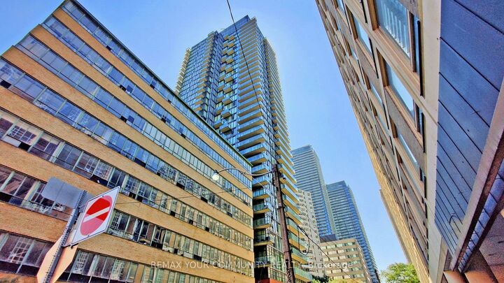 Property Photo: 75 St Nicholas Street 3304 ON M5Y 0A5