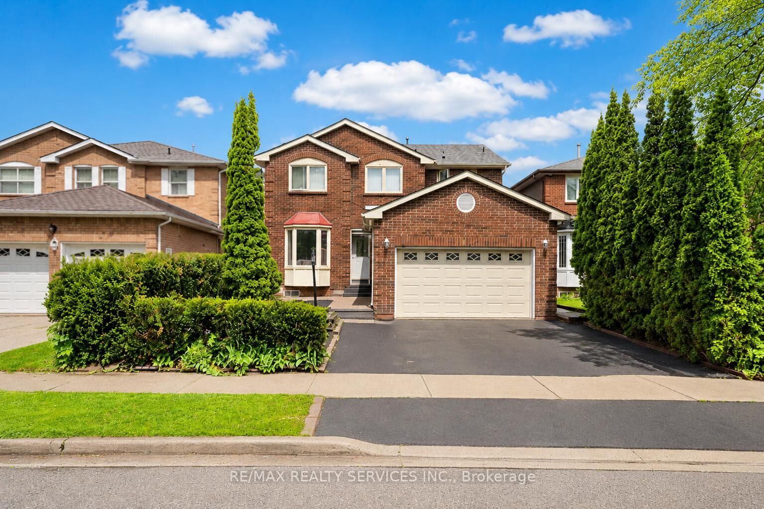 Property Photo: 14 Conover Court ON L6Y 3J5