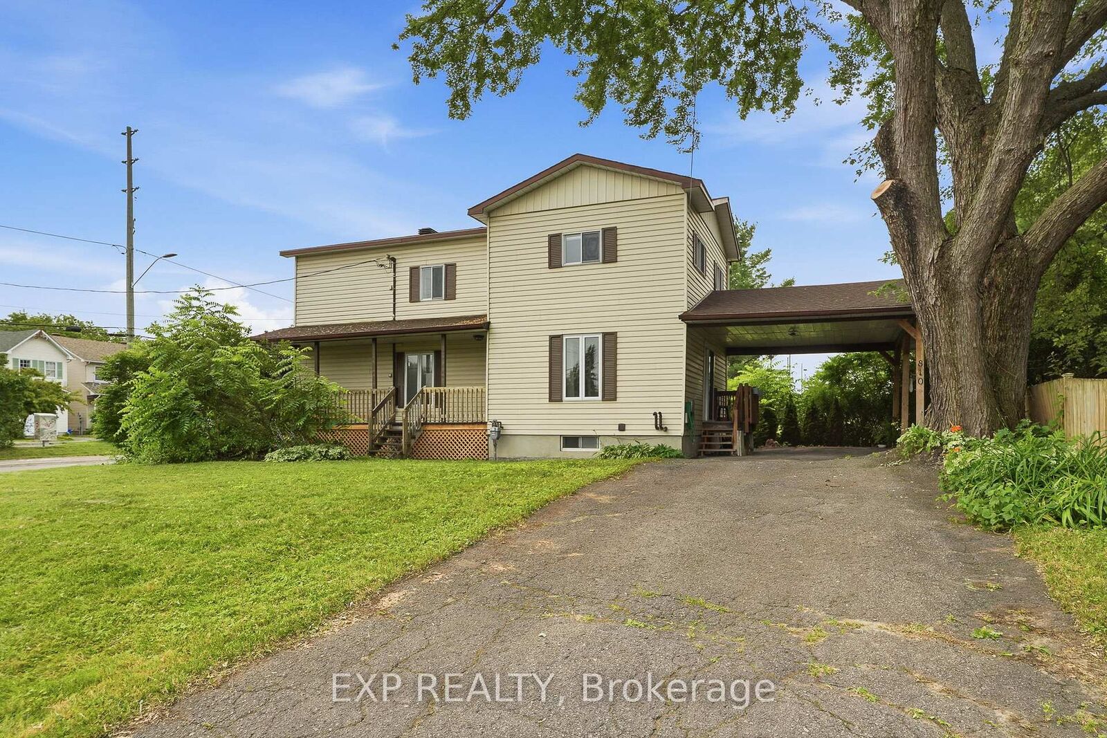 Property Photo:  810 Caron Street  ON K4K 1G4 